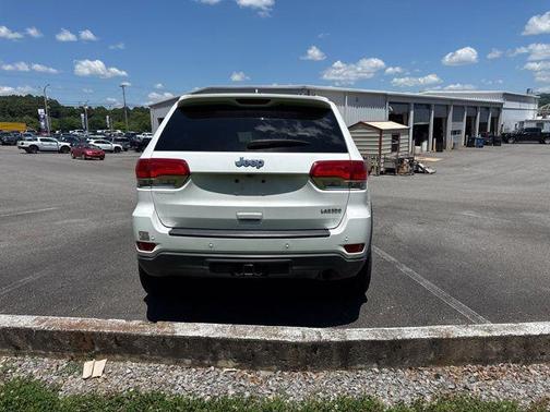 Bright White Clearcoat 2017 Jeep Grand Cherokee Laredo