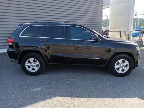Brilliant Black Crystal Pearlcoat 2016 Jeep Grand Cherokee Laredo