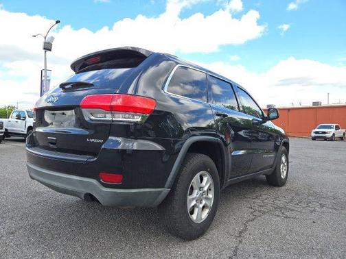 Brilliant Black Crystal Pearlcoat 2016 Jeep Grand Cherokee Laredo