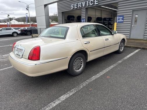 2002 Lincoln Town Car Cartier