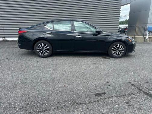 Super Black Clearcoat 2024 Nissan Altima 2.5 SV