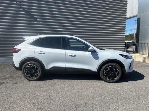 2026 Ford Escape Platinum