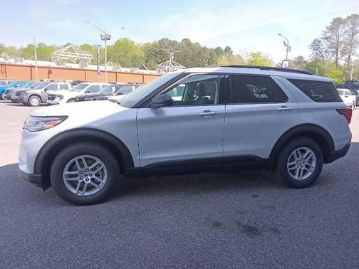 Space White Metallic 2026 Ford Explorer Active