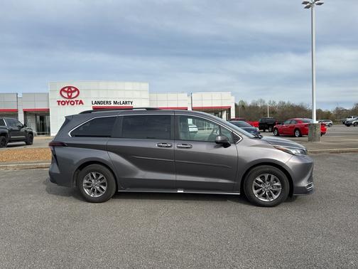 2023 Toyota Sienna XLE