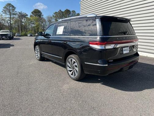 Black Metallic 2024 Lincoln Navigator Reserve