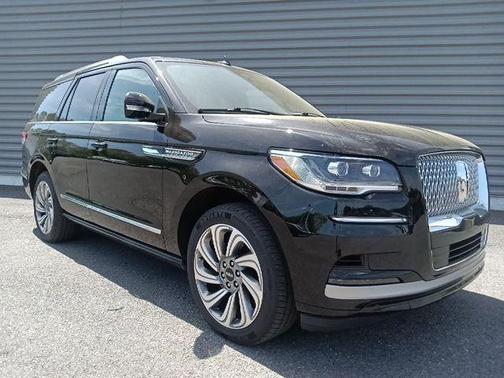 Black Metallic 2024 Lincoln Navigator Reserve