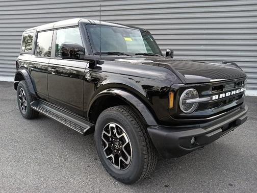 Shadow Black 2025 Ford Bronco Outer Banks SUV