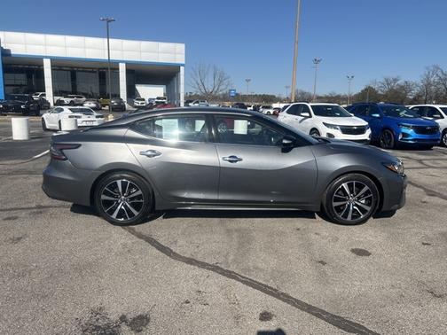 2023 Nissan Maxima SV