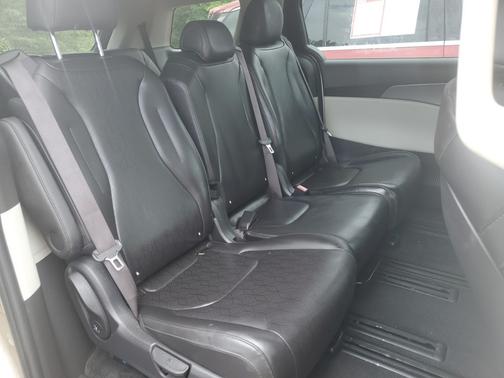 2022 Kia Carnival LXS