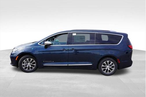 2025 Chrysler Pacifica L