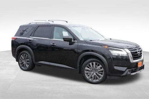 2022 Nissan Pathfinder SL 4WD