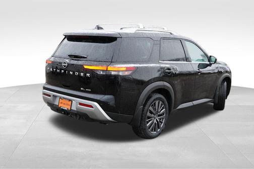 2022 Nissan Pathfinder SL 4WD