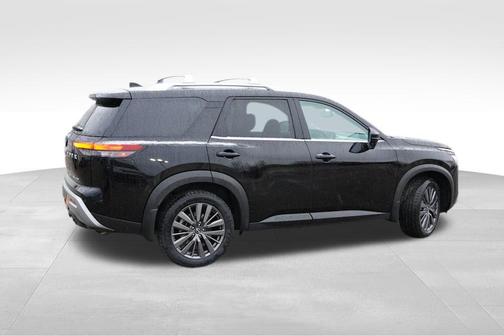 2022 Nissan Pathfinder SL 4WD