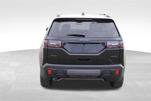 Diamond Black Crystal Pearlcoat 2026 Jeep Cherokee Laredo