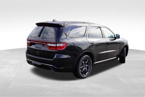 DB Black Crystal Clearcoat 2026 Dodge Durango GT AWD HEMI V8