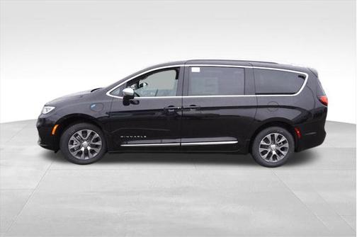 2025 Chrysler Pacifica L