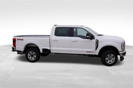 Oxford White 2027 Ford F-350 XLT