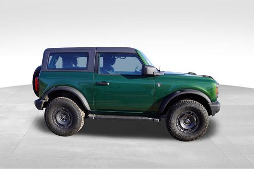 Eruption Green Metallic 2025 Ford Bronco Base