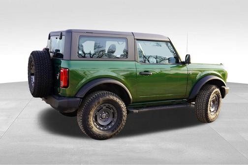 Eruption Green Metallic 2025 Ford Bronco Base