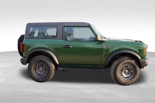 Eruption Green Metallic 2025 Ford Bronco Base