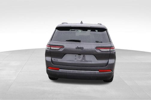 Baltic Gray Metallic Clearcoat 2026 Jeep Grand Cherokee L Altitude