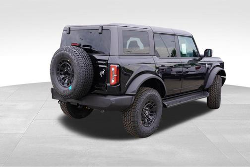 Shadow Black 2026 Ford Bronco Outer Banks