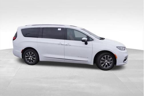 2025 Chrysler Pacifica L