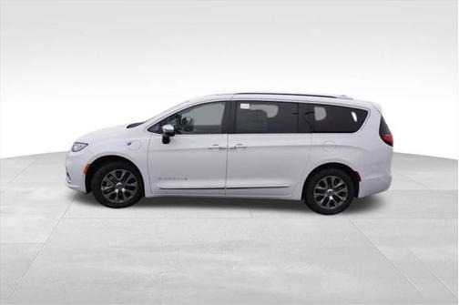 2025 Chrysler Pacifica L
