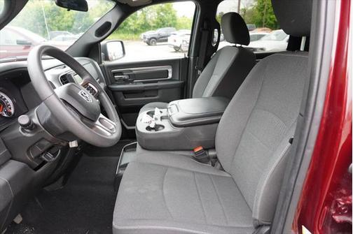 2024 RAM 1500 Classic Warlock Crew Cab 4x4 5'7' Box