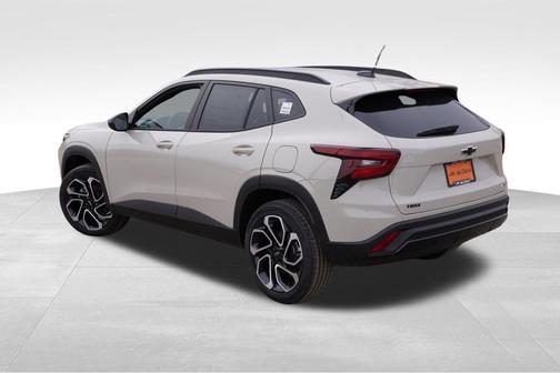 Summit White 2026 Chevrolet Trax FWD 2RS