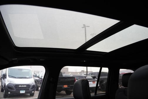 Diamond Black Crystal Pearlcoat 2022 Jeep Grand Cherokee 4xe Overland