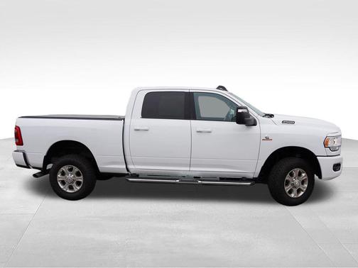 Bright White Clearcoat 2023 RAM 2500 Big Horn Crew Cab 4x4 6'4' Box