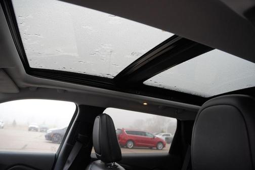 Diamond Black Crystal Pearlcoat 2021 Jeep Cherokee Trailhawk