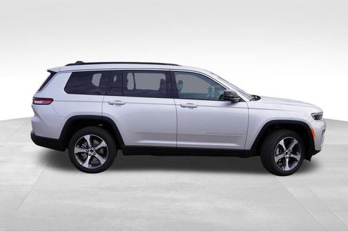 Silver Zynith 2026 Jeep Grand Cherokee L Limited