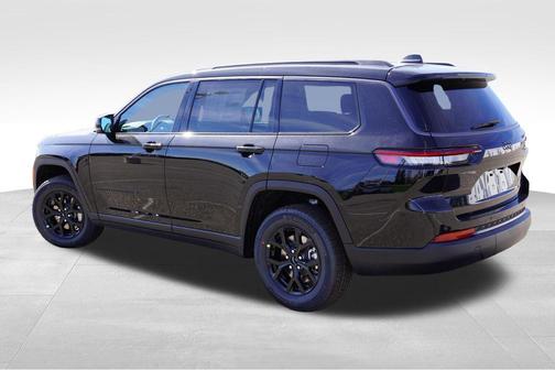 Diamond Black Crystal Pearlcoat 2026 Jeep Grand Cherokee L Altitude
