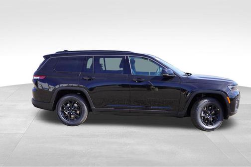 Diamond Black Crystal Pearlcoat 2026 Jeep Grand Cherokee L Altitude