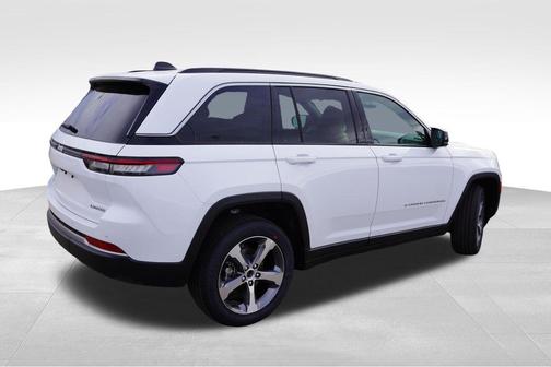 Bright White Clearcoat 2026 Jeep Grand Cherokee Limited