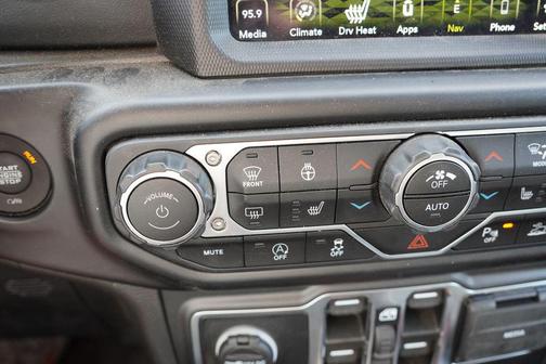 Black Clearcoat 2022 Jeep Gladiator High Altitude 4x4