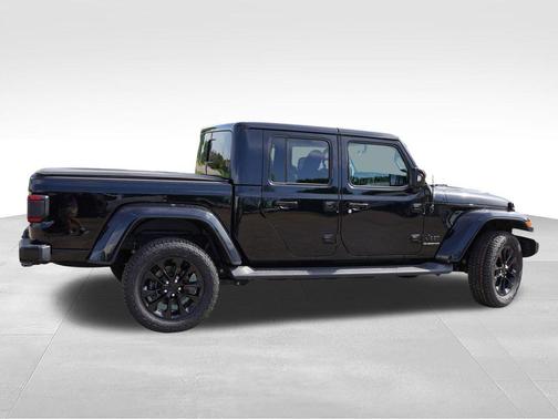 Black Clearcoat 2022 Jeep Gladiator High Altitude 4x4