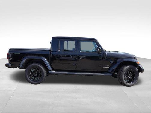 Black Clearcoat 2022 Jeep Gladiator High Altitude 4x4