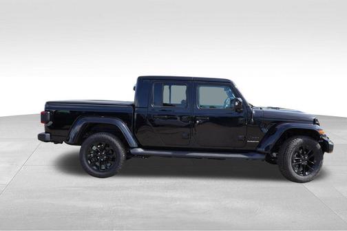 Black Clearcoat 2022 Jeep Gladiator High Altitude 4x4