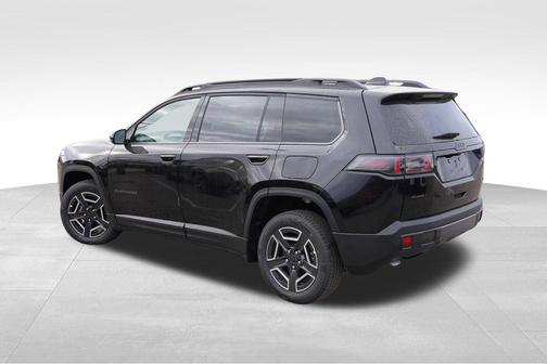 Diamond Black Crystal Pearlcoat 2026 Jeep Cherokee Laredo 4x4