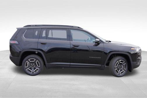 Diamond Black Crystal Pearlcoat 2026 Jeep Cherokee Laredo 4x4