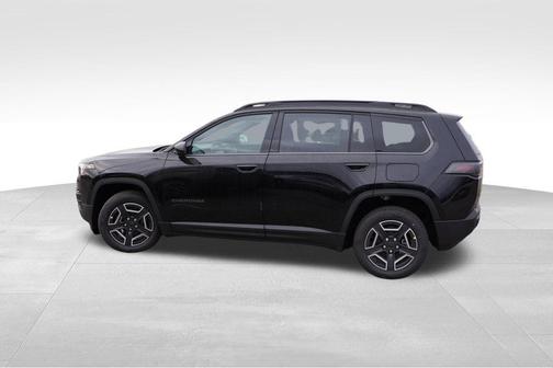 Diamond Black Crystal Pearlcoat 2026 Jeep Cherokee Laredo 4x4