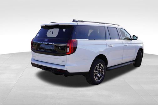 Star White Metallic Tri-Coat 2026 Ford Expedition Max Active 4x4