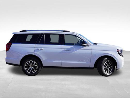 Silver Metallic 2025 Ford Expedition Platinum