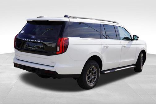 Star White Metallic Tri-Coat 2026 Ford Expedition Max Active 4x4