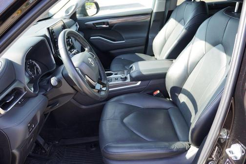 Opulent Amber 2022 Toyota Highlander Limited