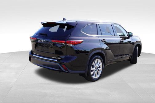 Opulent Amber 2022 Toyota Highlander Limited