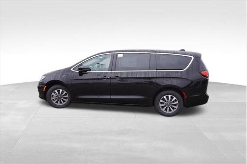 2025 Chrysler Pacifica Hybrid Select